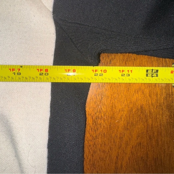 Vince Black Cream Colorblock Knit Sweater Wool Blend Soft Crew Neck Size Medium - Picture 4 of 6